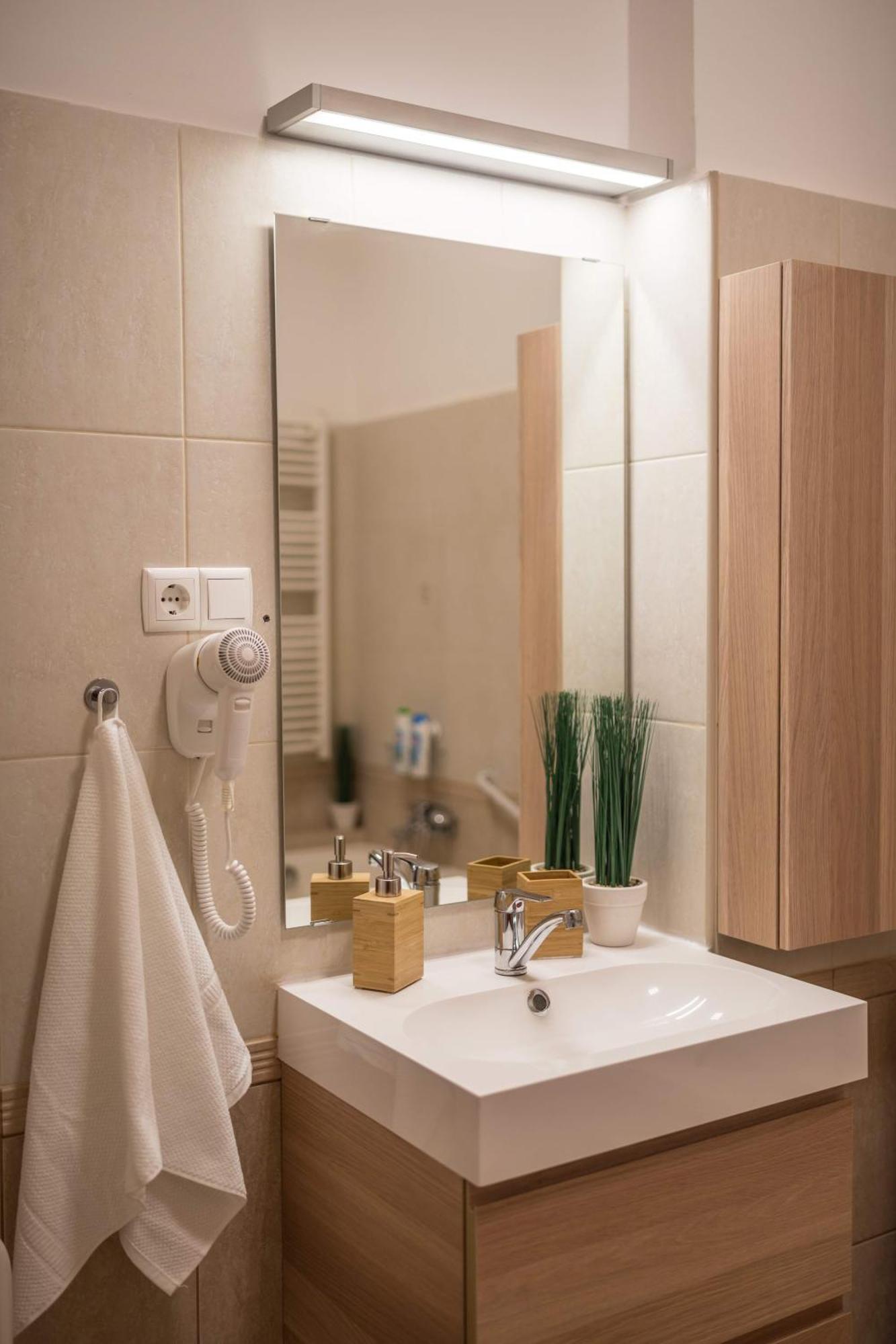 Exlcusive & City Central Located Suite By Prestige Homes Boedapest Buitenkant foto
